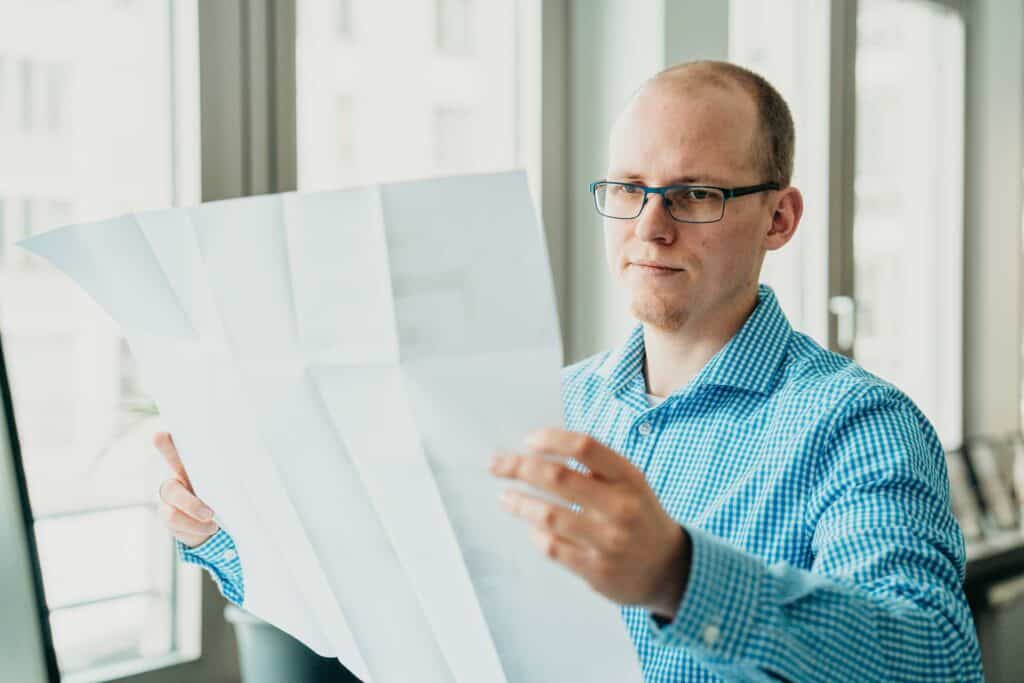 Hannes Müller bei der Tragwerksplanung